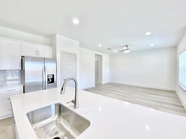 Building Photo - 1005 Winnsboro Lp