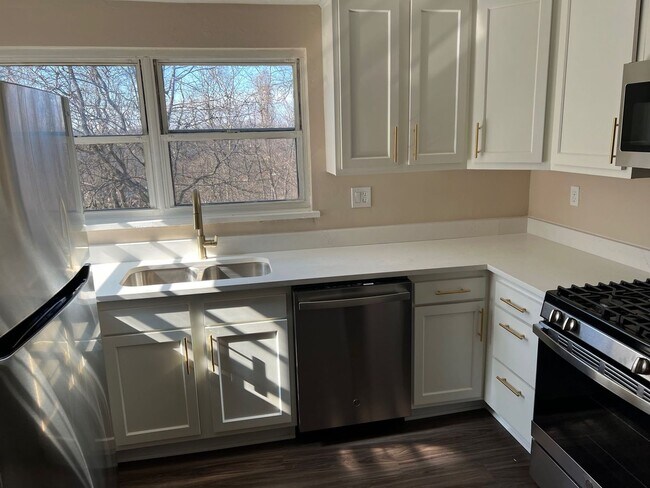 Building Photo - Newly Renovated 3BD 1BA house in Penn Hills!