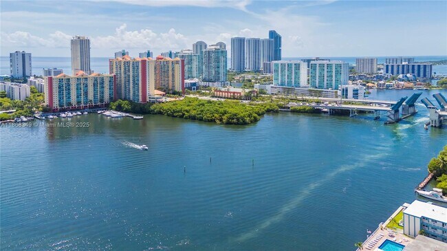 Building Photo - 3827 NE 166th St