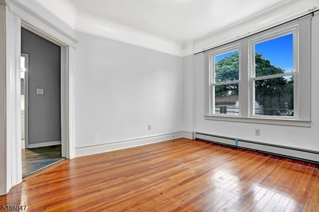 Building Photo - 49 Tichenor Terrace