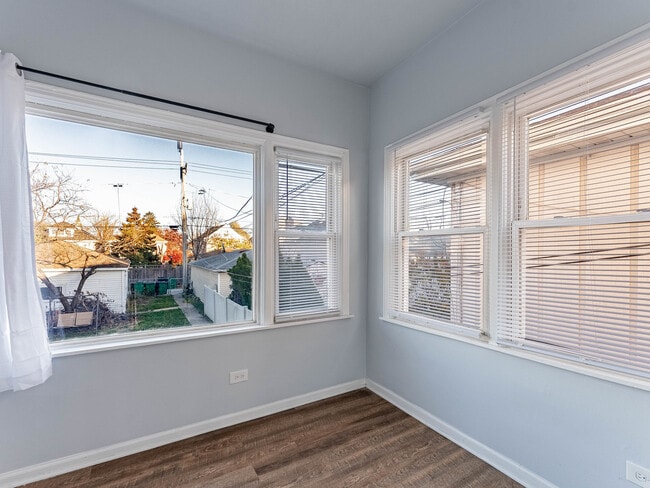 Building Photo - 1521 Grove Ave