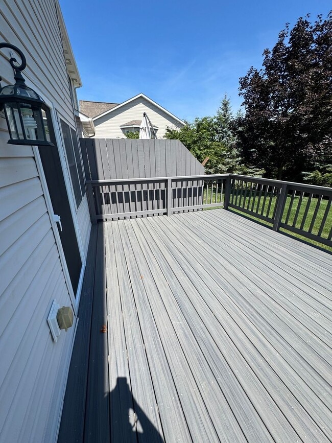 Building Photo - 2 Bed 2 full and 2 1/2 Bath- Imperial PA