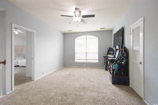 Building Photo - 18609 Woodbreeze Dr
