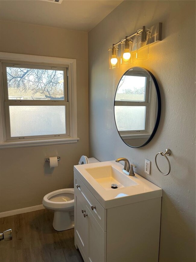 Building Photo - 228 W 9th St