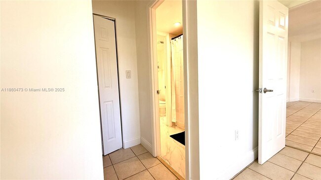 Building Photo - 7470 Miami Lakes Dr