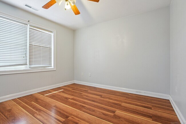 Building Photo - 43 Harbor View Ln
