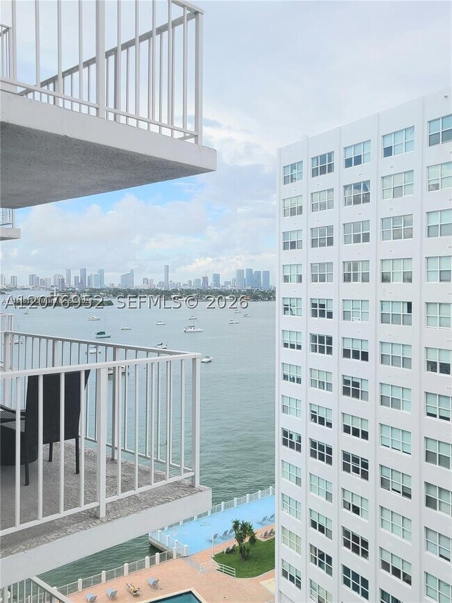 Building Photo - 1228 West Dr