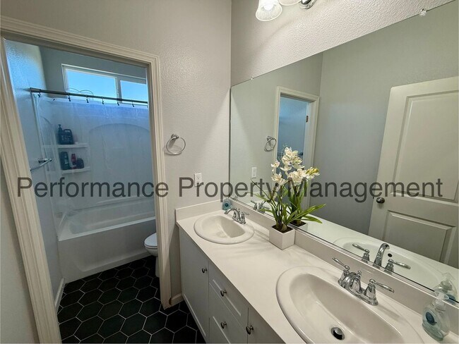 Building Photo - Gorgeous 5 Bed/3 Bath Rio Bravo Home w/ RBP & Security Deposit Alternative Option