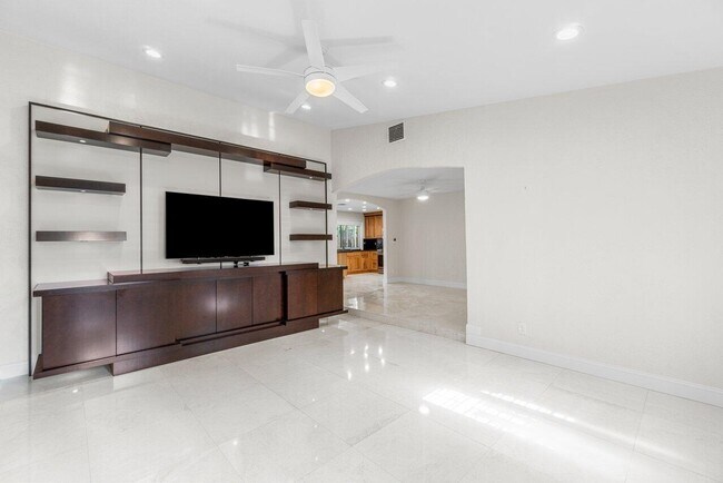 Building Photo - 20777 Soneto Dr