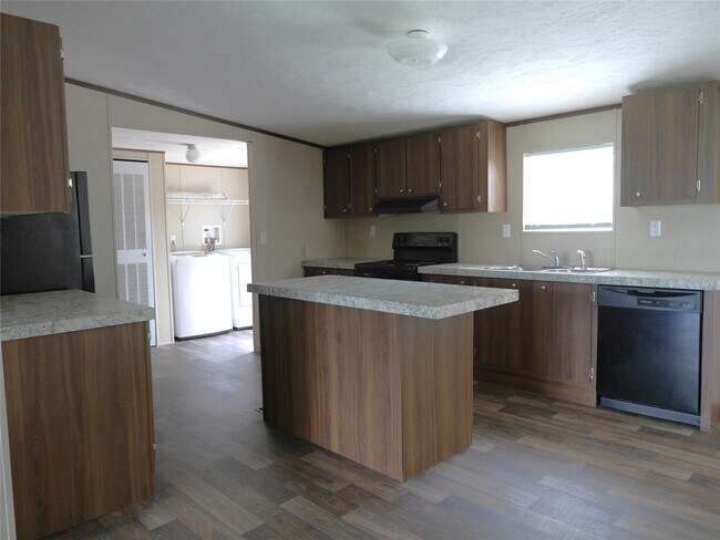 Building Photo - 16020 1/2 Sam Brookins St