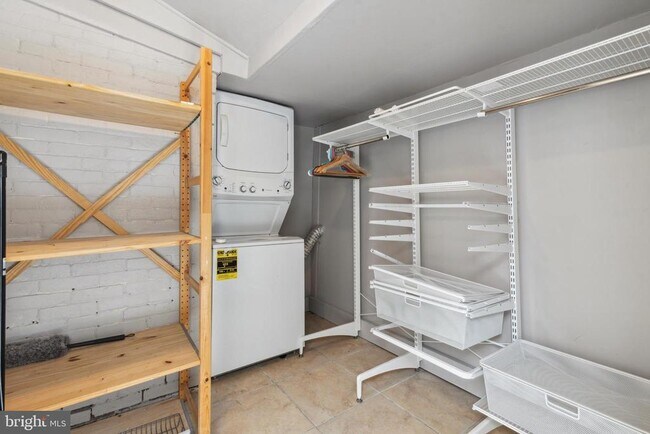 Building Photo - 2305 N College Ave