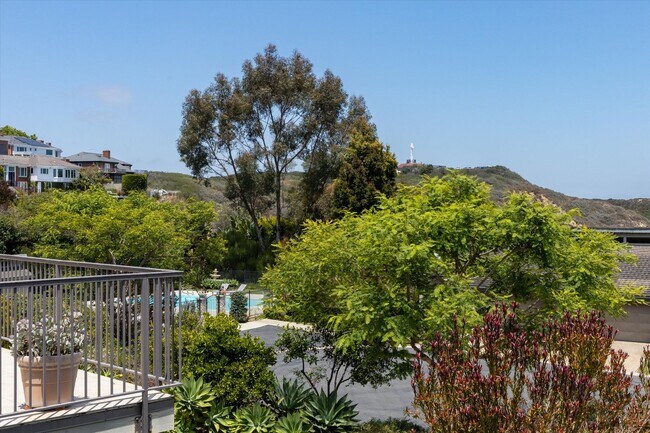 Building Photo - 6667 La Jolla Scenic S Dr