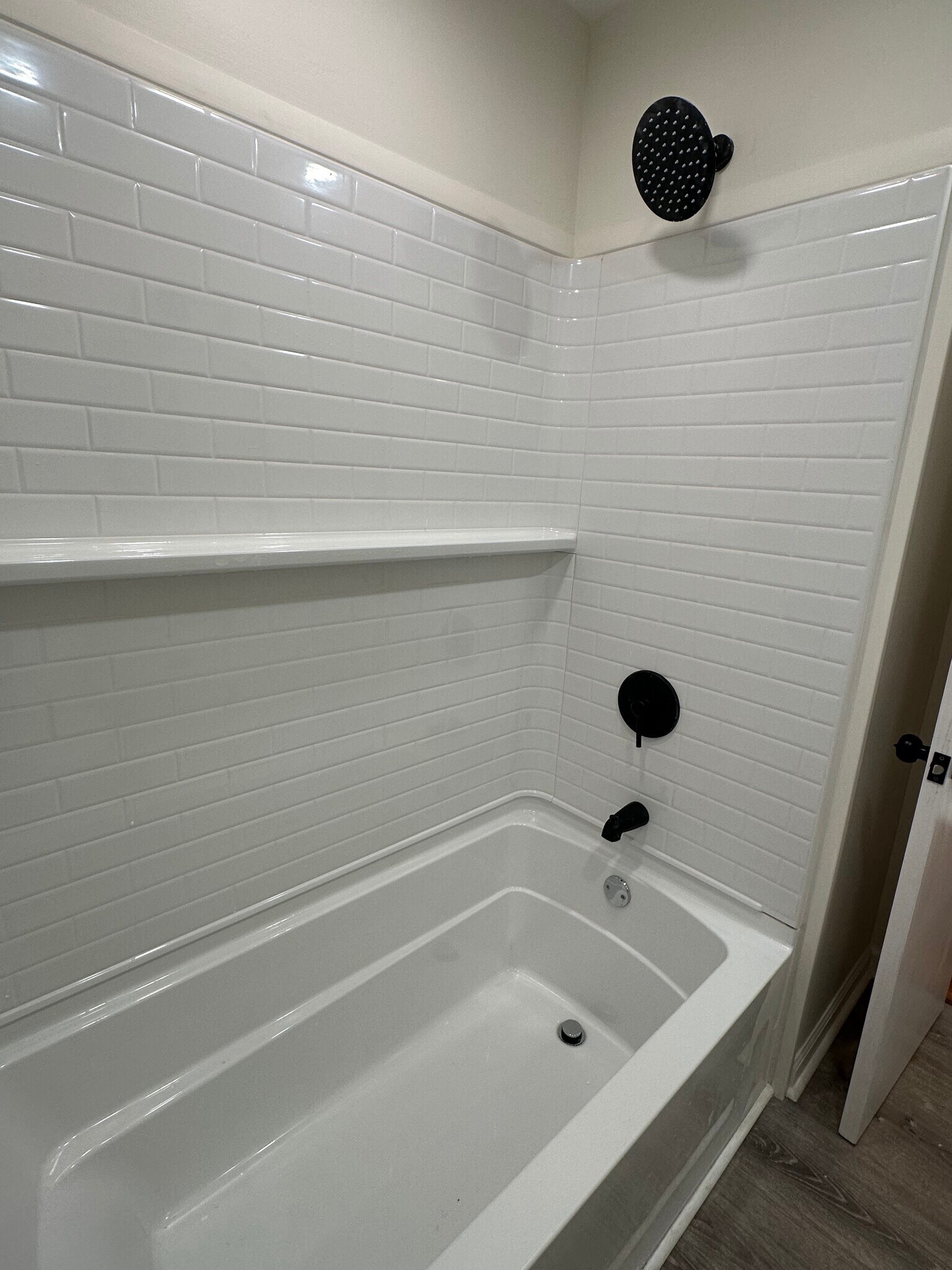 Shower & Tub, Large Showerhead - 337 Wimbish Dr