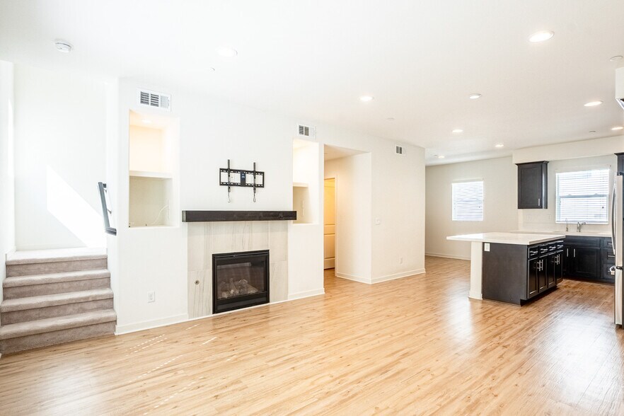 Building Photo - 3556 W Savanna St