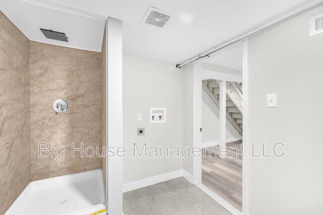 Building Photo - 333 S Lehigh St