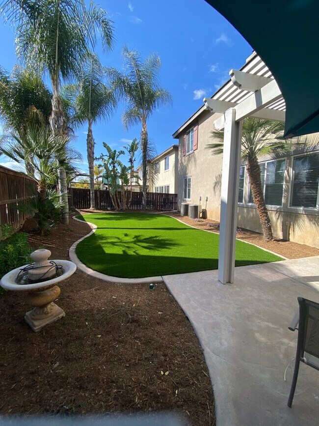 Building Photo - Beautiful 5 Bedroom Home in Murrieta Available!