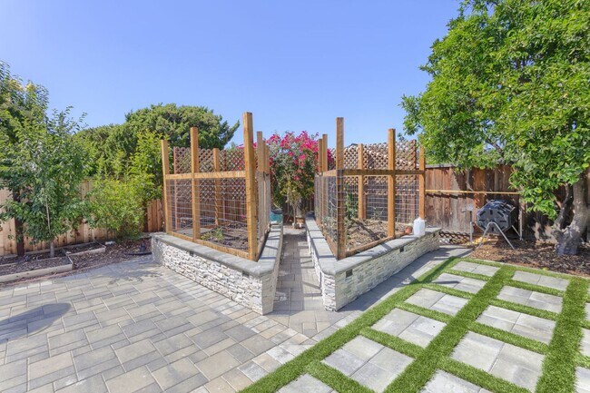 Building Photo - Stunning Almaden Valley 4-Bedroom Home