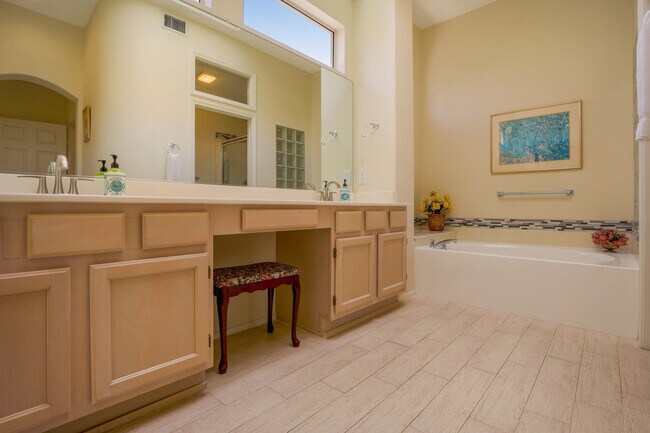 Building Photo - 37468 Westridge Ave