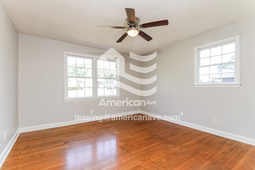 Building Photo - 817 Delta Dr