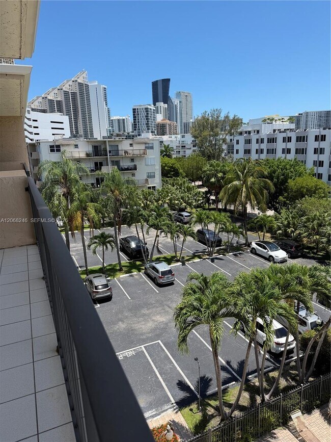 Building Photo - 250 181 Dr