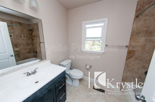 Building Photo - 42 D St