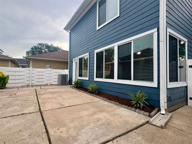 Building Photo - 9910 Farrell Dr
