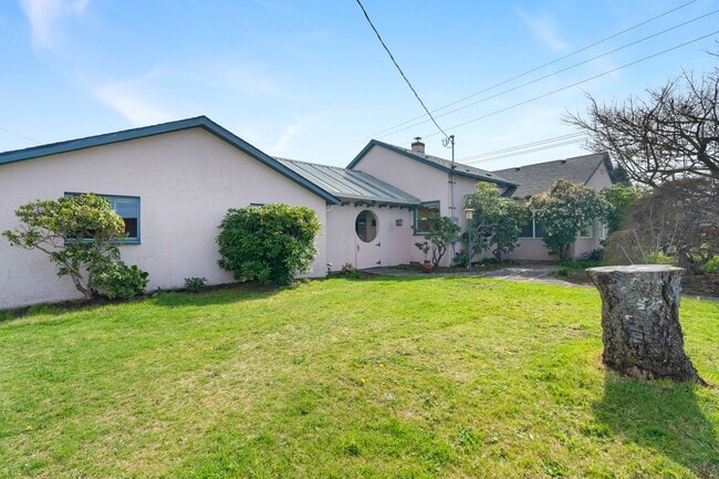 Building Photo - 404 Pioneer Ave E