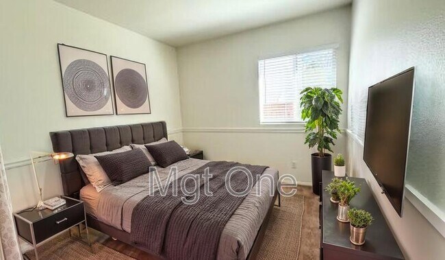 Building Photo - 22365 Summer Holly Ave