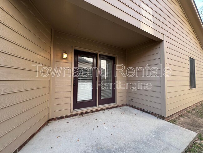 Building Photo - 2587 Gotts Ln