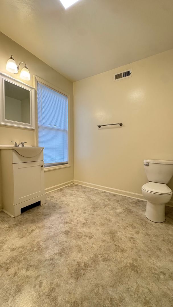 Building Photo - 911 Campbell Ave SW