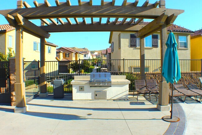 Building Photo - 3 Bed | 2.5 Bath | 1,733 Sq Ft | Built 2021 | Gated Community