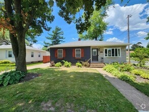 Building Photo - 4 Bedroom in East Moline  MUST SEE!!!