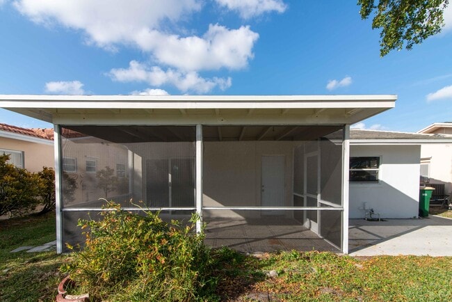 Building Photo - 8524 NW 57th Ct