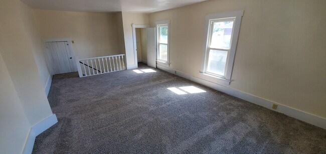 Bedroom - 901 W Chestnut St