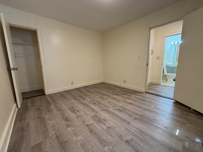 Building Photo - 68 Myrtle St