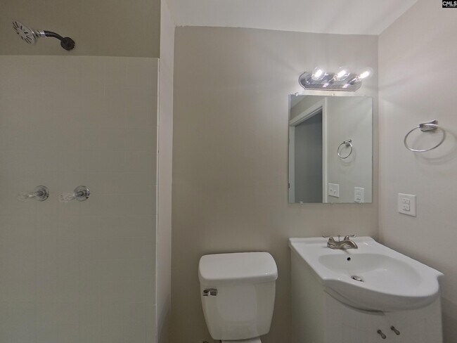 Building Photo - 6 Forestgrove Ct