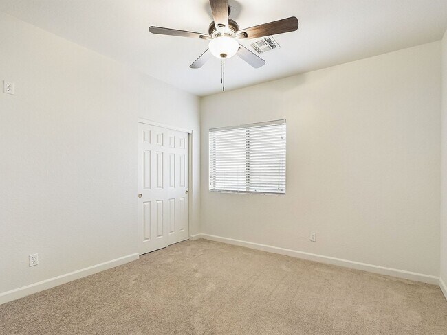 Building Photo - Carefree Hwy/27th Dr Gorgeous 6 Bedrooms/4 Bath 3695 Sq Ft Home