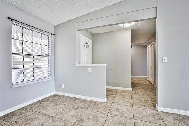 Building Photo - 4652 Troy Pl