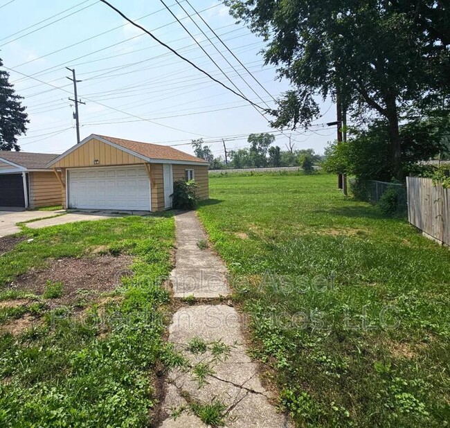 Building Photo - 7416 S McCook Ave