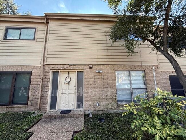Primary Photo - 7031 Holly Hill Dr