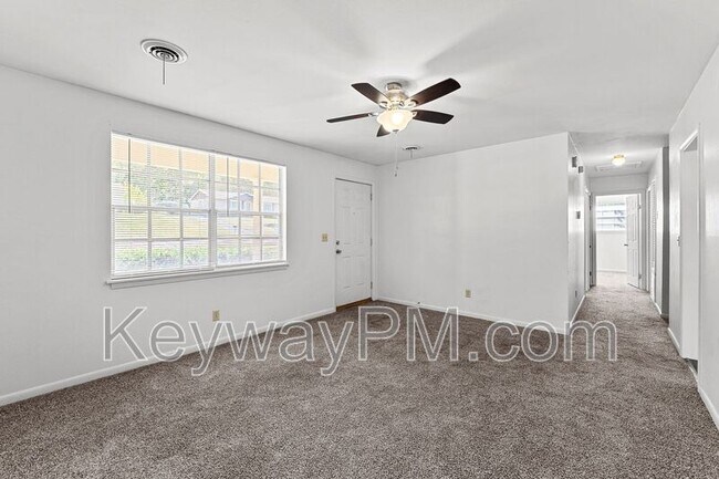 Building Photo - 413 Kingstree Rd