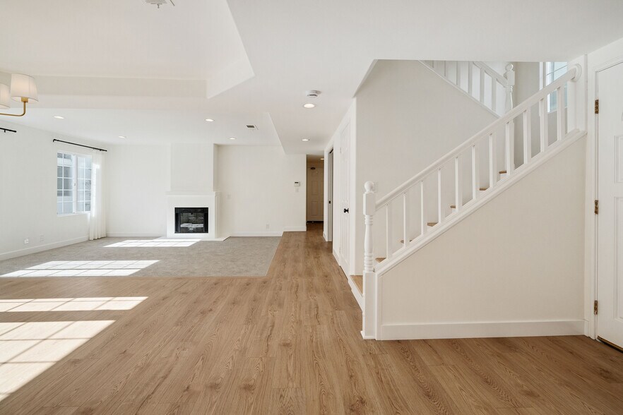 Building Photo - 1504 N Poinsettia Ave