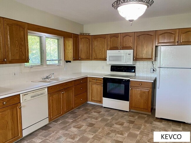 Building Photo - Wonderful Home in Campus West!