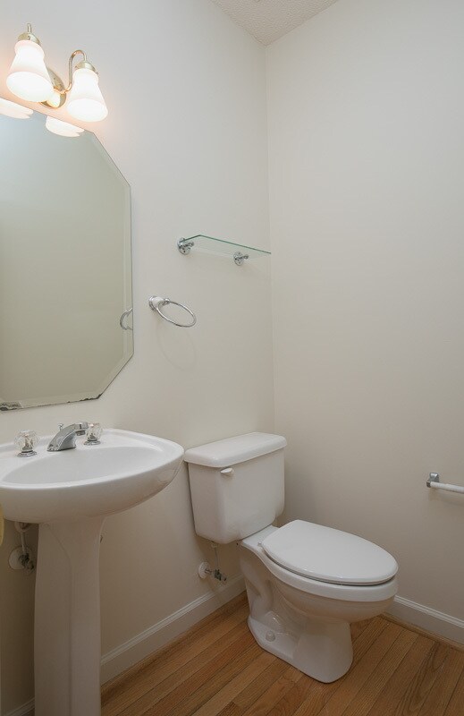 Building Photo - Beautiful home with Open Floor plan !!