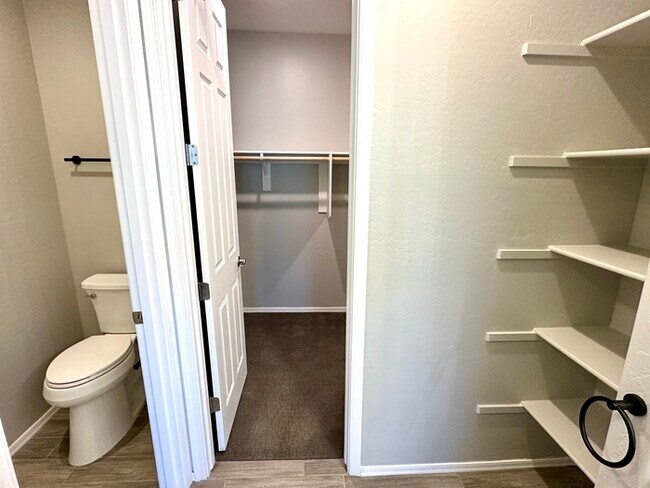 Building Photo - Massive RV Garage plus fantastic floorplan in Casa Vista