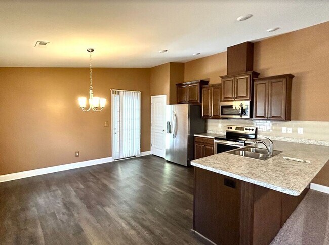 Building Photo - BEAUTIFUL THREE BED, TWO BATH FULL BRICK H...