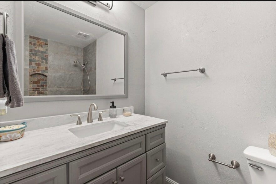 Building Photo - 12100 Woodland Ave NE