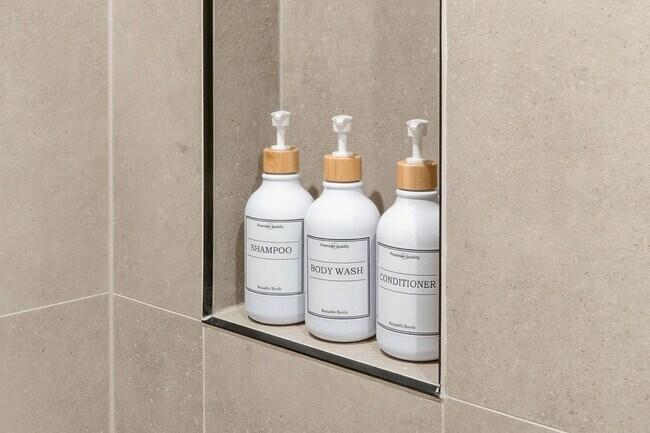 Building Photo - 6044 N Winthrop Ave