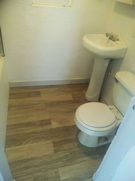 Building Photo - 498 N Main St