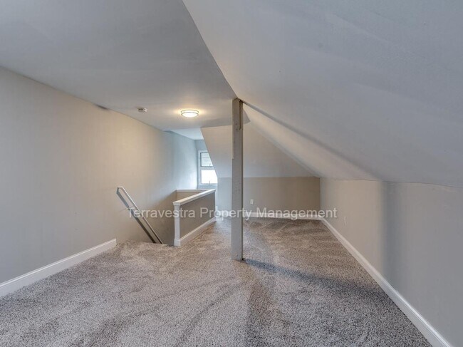 Building Photo - 116 W Main St